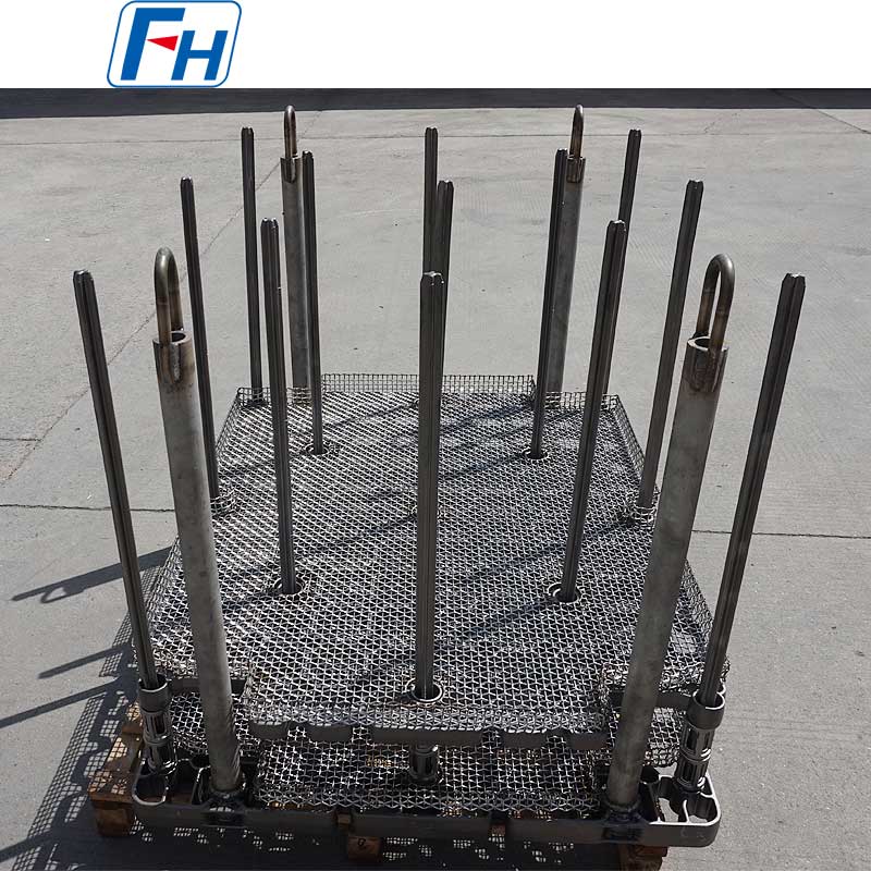 Apa perbedaan antara Keranjang Perlakuan Panas wire mesh dan pelat padat?